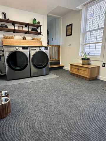 8 Main Street, Raymond, NH 03077