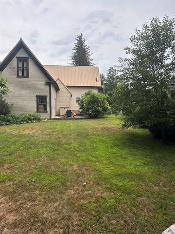 8 Main Street, Raymond, NH 03077
