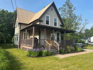 8 Main Street, Raymond, NH 03077