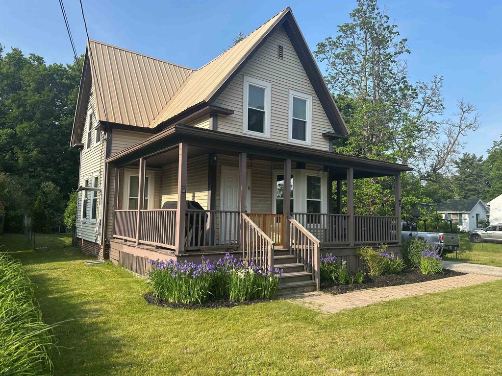 8 Main Street, Raymond, NH 03077