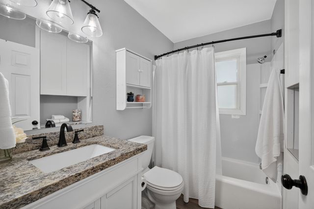 2415 Melrose Avenue, Ames, IA 50010