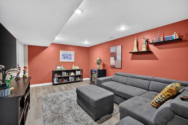 2415 Melrose Avenue, Ames, IA 50010