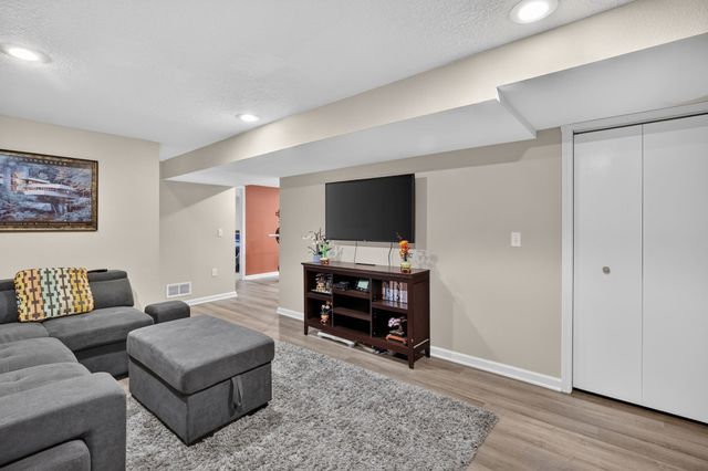 2415 Melrose Avenue, Ames, IA 50010