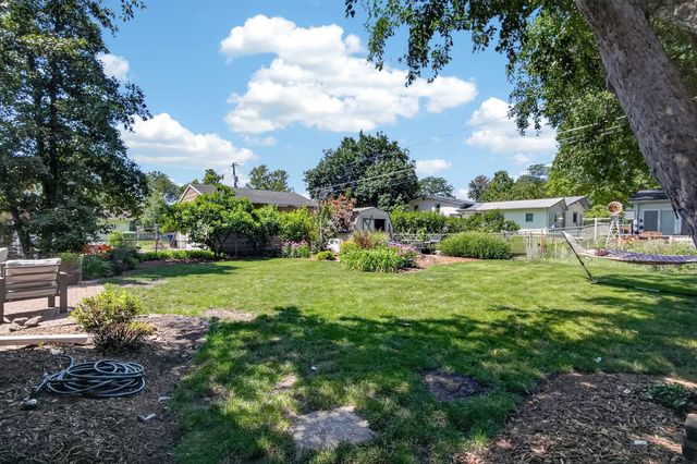 2415 Melrose Avenue, Ames, IA 50010