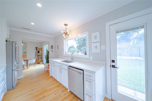 627 N Oak Cliff Boulevard, Dallas, TX 75208