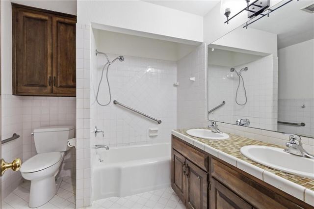 9622 Sagamore Road, Leawood, KS 66206