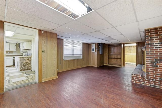 9622 Sagamore Road, Leawood, KS 66206