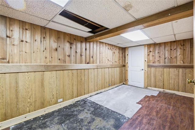 9622 Sagamore Road, Leawood, KS 66206