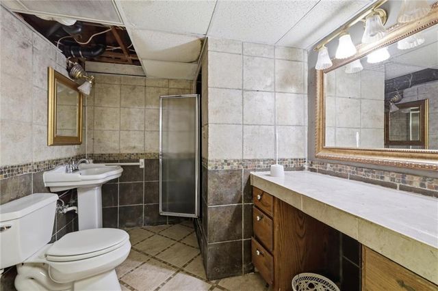 9622 Sagamore Road, Leawood, KS 66206