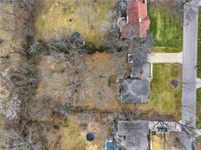 9622 Sagamore Road, Leawood, KS 66206