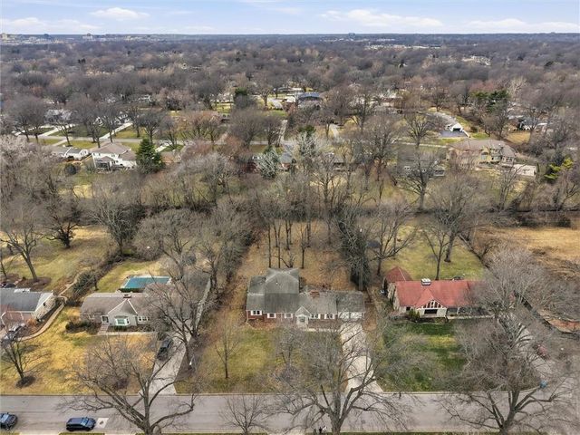 9622 Sagamore Road, Leawood, KS 66206