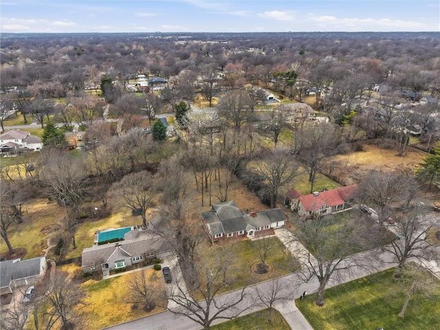 9622 Sagamore Road, Leawood, KS 66206