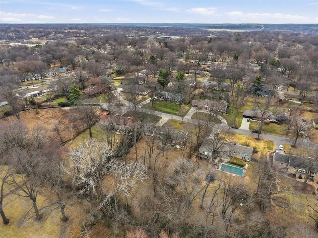 9622 Sagamore Road, Leawood, KS 66206