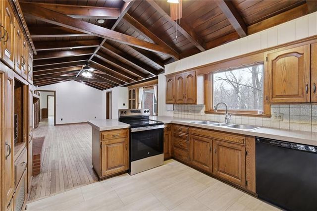 9622 Sagamore Road, Leawood, KS 66206