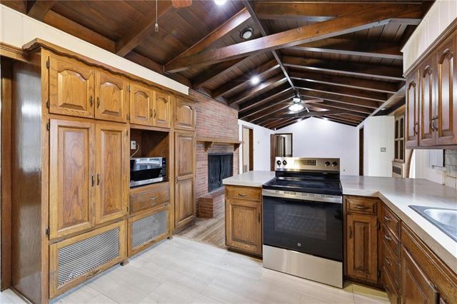 9622 Sagamore Road, Leawood, KS 66206