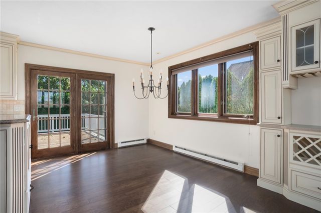 11 Renfrew Avenue, Middletown, RI 02842