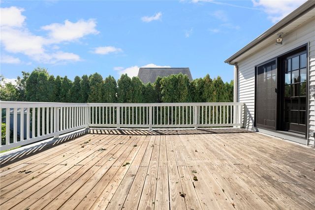 11 Renfrew Avenue, Middletown, RI 02842