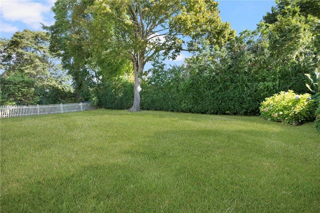 11 Renfrew Avenue, Middletown, RI 02842