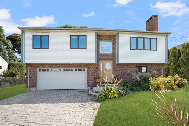 11 Renfrew Avenue, Middletown, RI 02842
