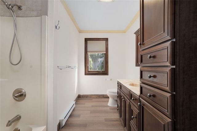 11 Renfrew Avenue, Middletown, RI 02842