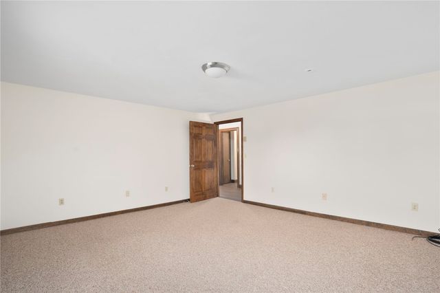 11 Renfrew Avenue, Middletown, RI 02842