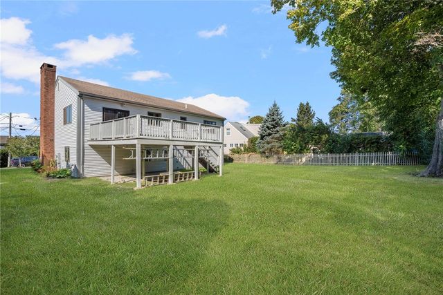 11 Renfrew Avenue, Middletown, RI 02842