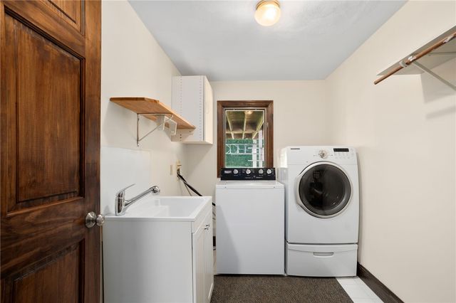 11 Renfrew Avenue, Middletown, RI 02842