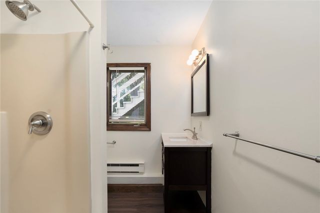 11 Renfrew Avenue, Middletown, RI 02842