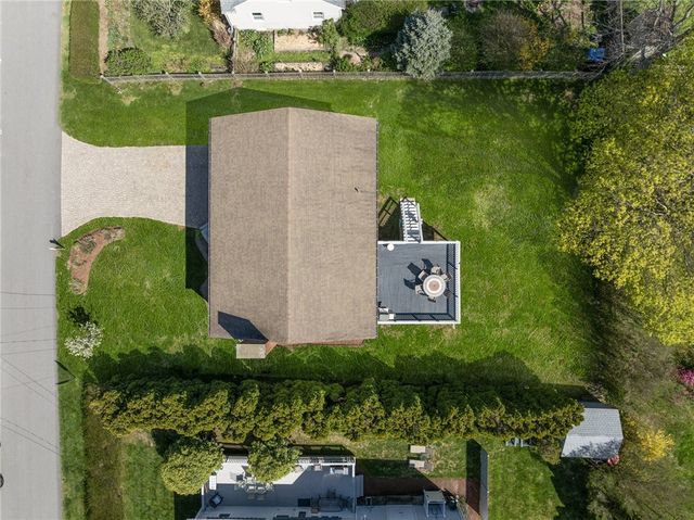 11 Renfrew Avenue, Middletown, RI 02842