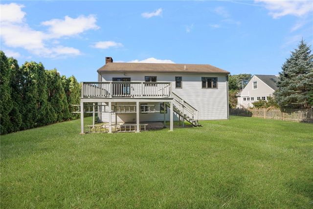 11 Renfrew Avenue, Middletown, RI 02842