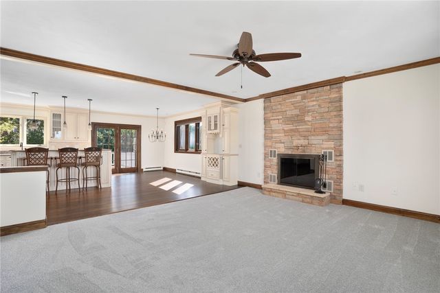 11 Renfrew Avenue, Middletown, RI 02842