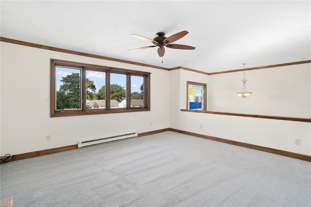 11 Renfrew Avenue, Middletown, RI 02842