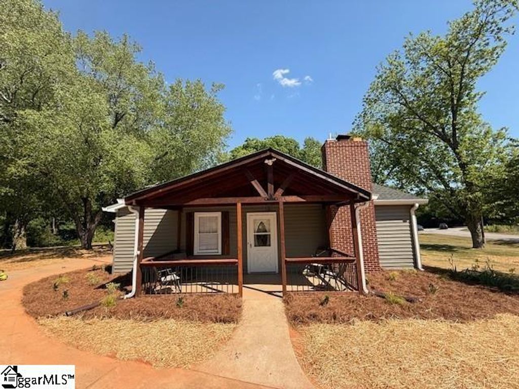 653 Enoree Road, Travelers Rest, SC 29690