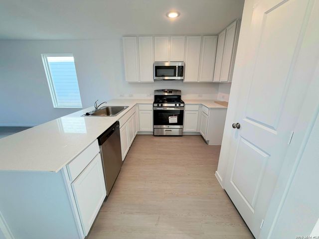 7637 Barcelo Way, San Antonio, TX 78263