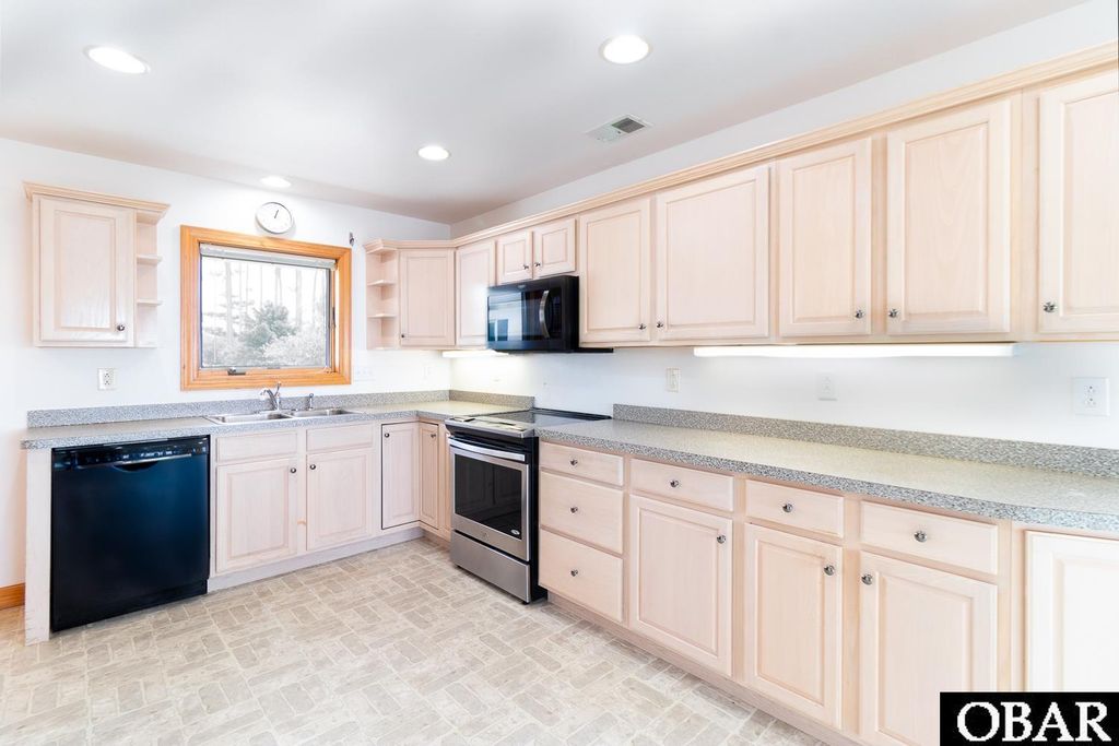 Image 44 of property listing at 100 Mill Point Lot 31, Kitty Hawk, NC 27949