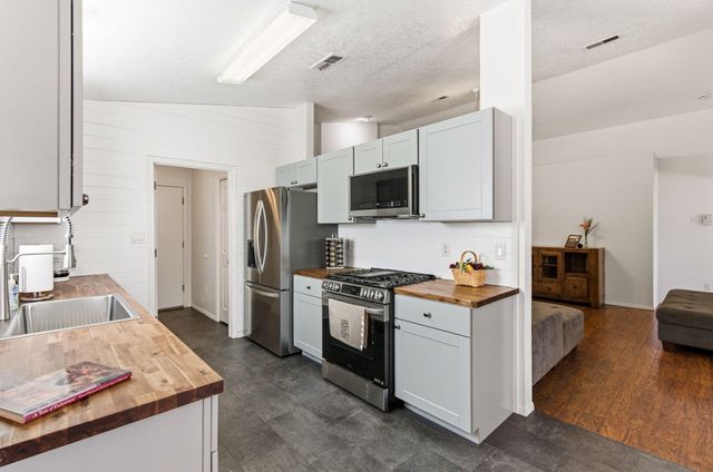 9604 Palomita Court NW, Albuquerque, NM 87114