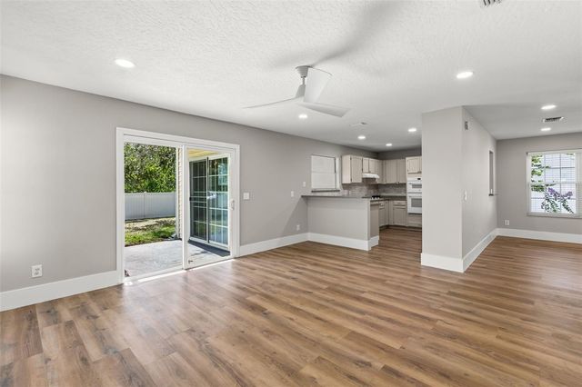 11462 COMMERCIAL STREET, Orlando, FL 32836
