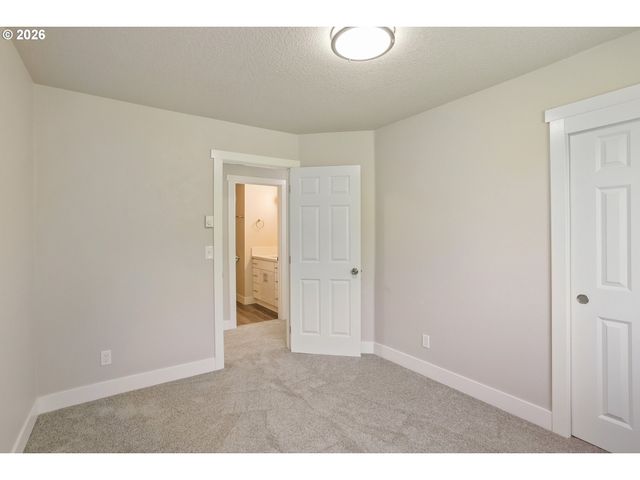 13574 Jason Lee Dr, Oregon City, OR 97045