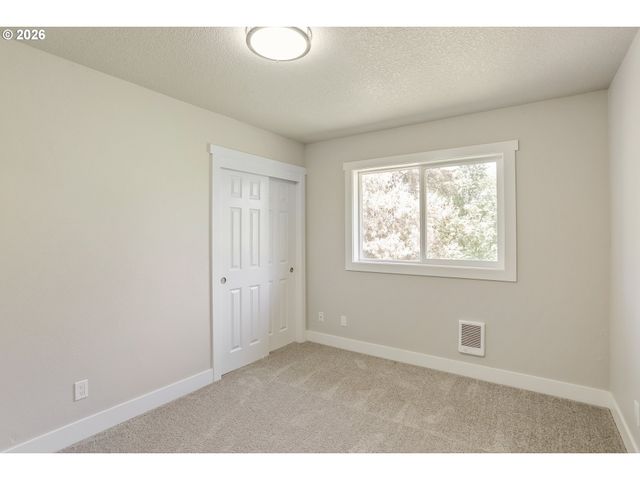 13574 Jason Lee Dr, Oregon City, OR 97045