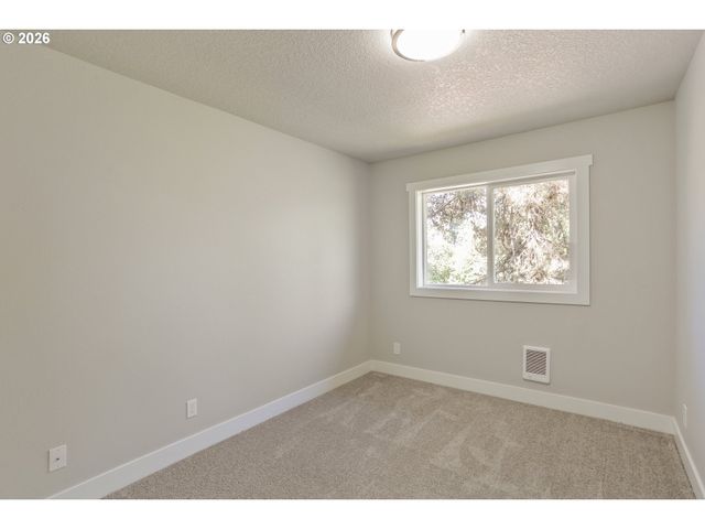 13574 Jason Lee Dr, Oregon City, OR 97045