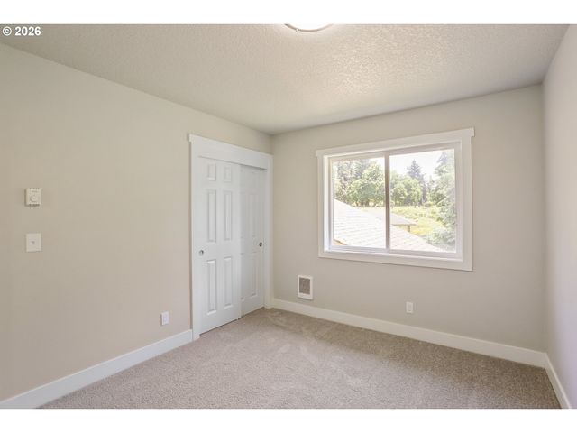 13574 Jason Lee Dr, Oregon City, OR 97045