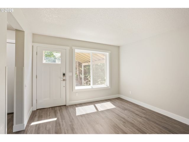 13574 Jason Lee Dr, Oregon City, OR 97045