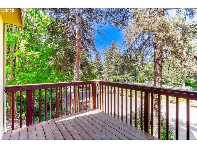 13574 Jason Lee Dr, Oregon City, OR 97045