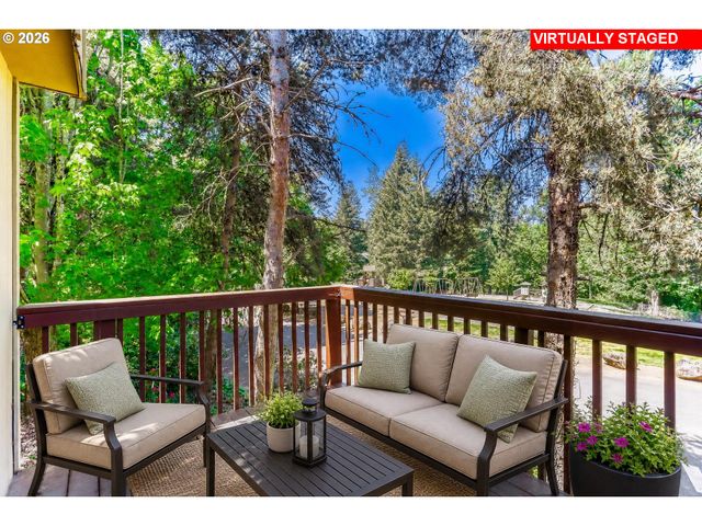13574 Jason Lee Dr, Oregon City, OR 97045