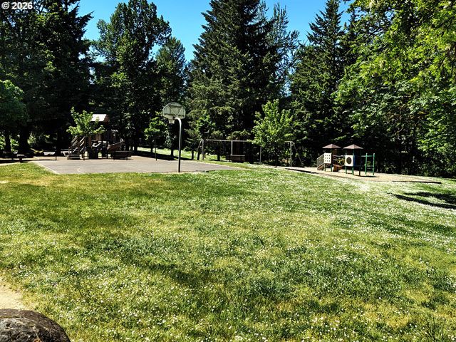 13574 Jason Lee Dr, Oregon City, OR 97045