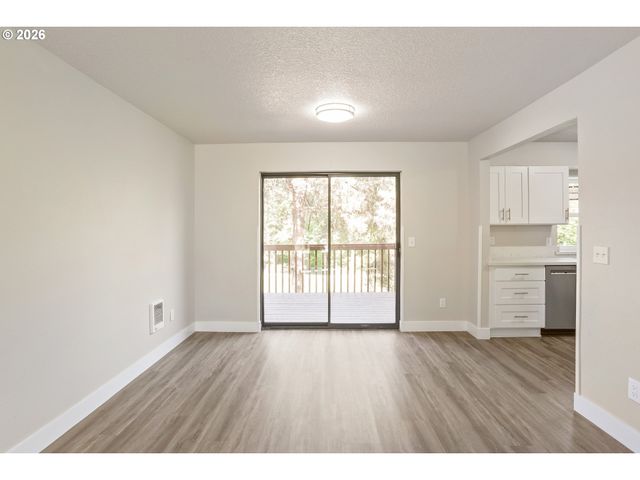 13574 Jason Lee Dr, Oregon City, OR 97045