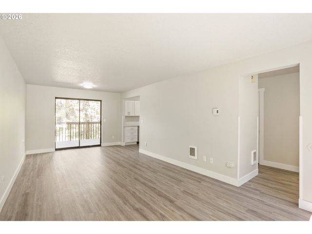 13574 Jason Lee Dr, Oregon City, OR 97045