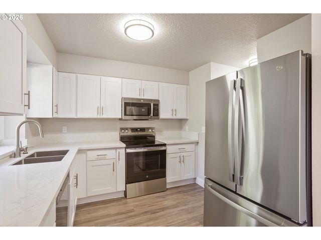 13574 Jason Lee Dr, Oregon City, OR 97045