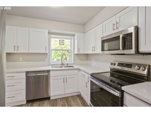 13574 Jason Lee Dr, Oregon City, OR 97045