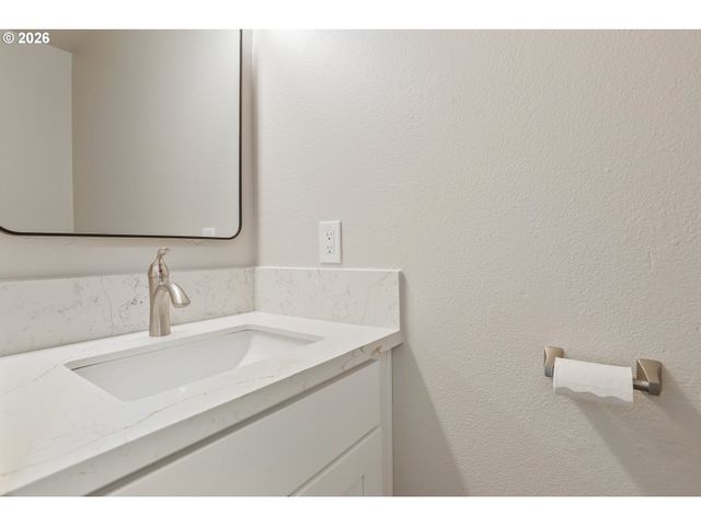 13574 Jason Lee Dr, Oregon City, OR 97045
